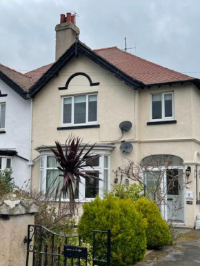 3 bedroom Garden apartment next to craig-y-don park